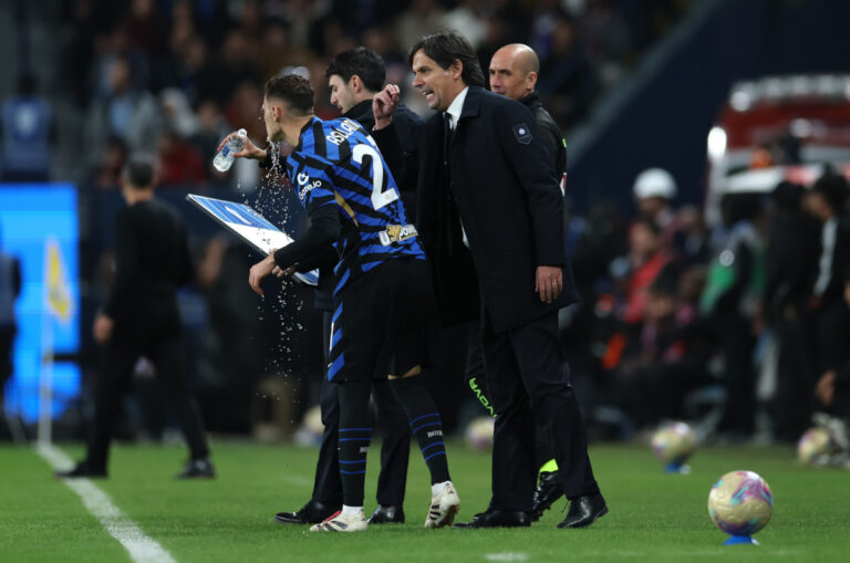 RIYADH, SAUDI ARABIA - JANUARY 06: Simone Inzaghi, Head Coach of FC Internazionale, reacts, as Kristjan Asllani of FC Internazionale prepares to enter the pitch during the Italian Super Cup Final between FC Internazionale and AC Milan at Kingdom Arena on January 06, 2025 in Riyadh, Saudi Arabia. (Photo by Abdullah Ahmed/Getty Images)