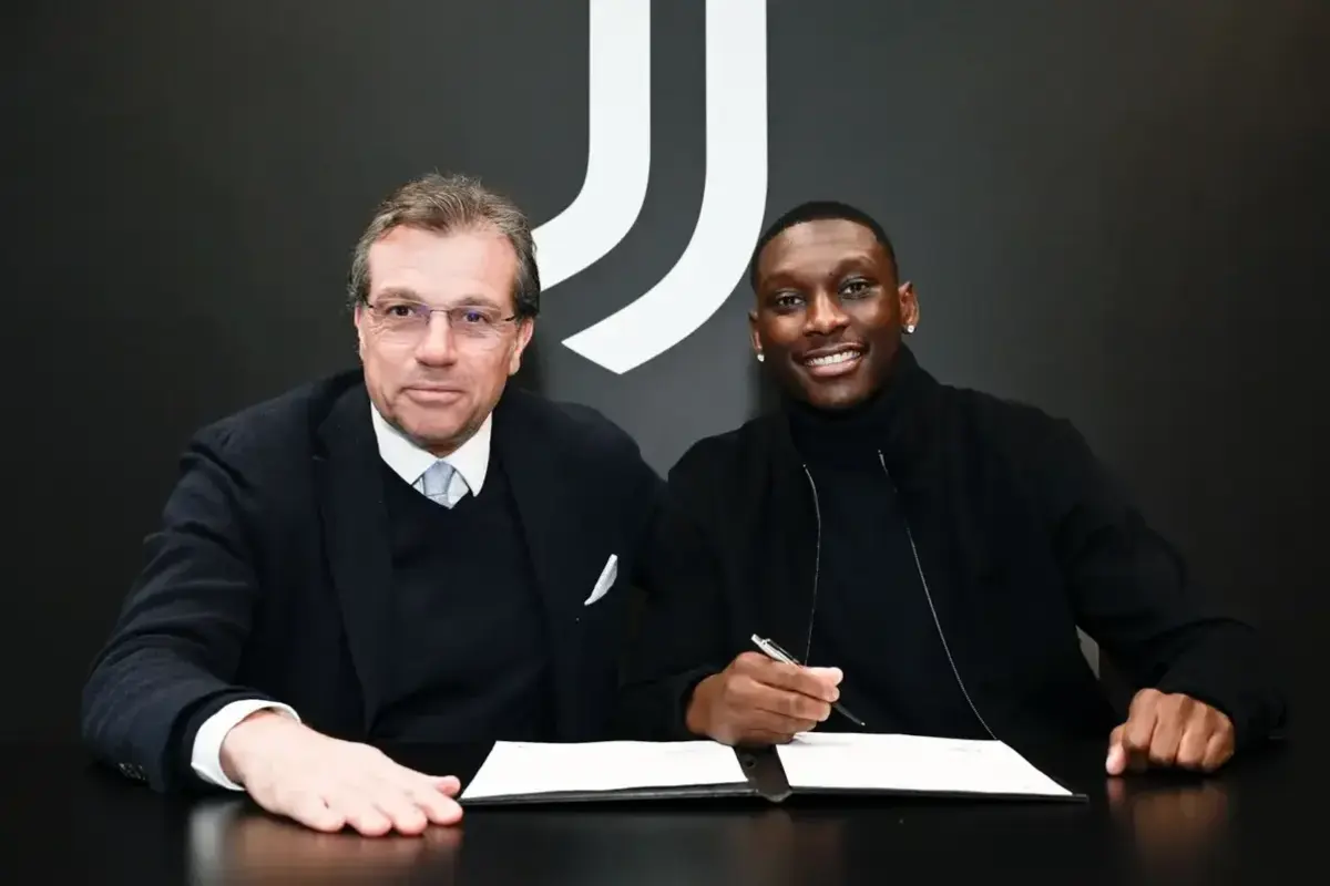 Official: Juventus announce signing of Randal Kolo Muani from PSG (Picture via www.juventus.com/it)