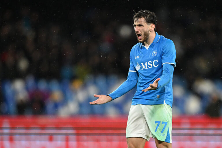 NAPLES, ITALY - DECEMBER 08: Khvicha Kvaratskhelia of Napoli shows his disappointment during the Serie A match between Napoli and SS Lazio at Stadio Diego Armando Maradona on December 08, 2024 in Naples, Italy. (Photo by Francesco Pecoraro/Getty Images)