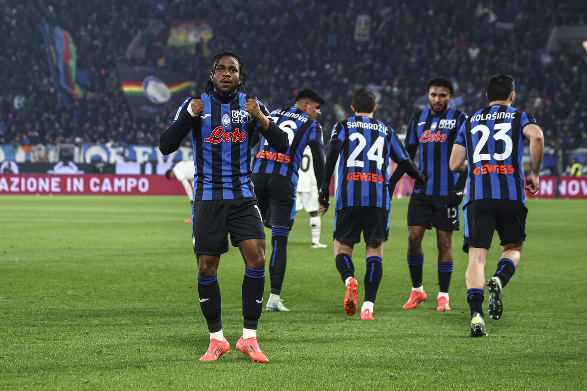 Report Lookman rejects Napoli offer and waits for Inter 10 Ademola Lookman of Atalanta celebrates after scoring the his teams second goal during the Serie A match between Atalanta and AC Milan at Gewiss Stadium on December 06, 2024 in Bergamo, Italy. (Photo by Giuseppe Cottini/Getty Images)