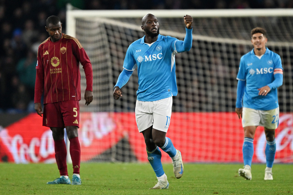 NAPLES, ITALY - NOVEMBER 24: Romelu Lukaku of Napoli celebrates after scoring his side first goal during the Serie A match between Napoli and AS Roma at Stadio Diego Armando Maradona on November 24, 2024 in Naples, Italy. (Photo by Francesco Pecoraro/Getty Images)