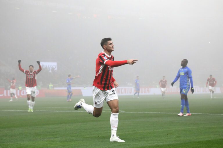 MILAN, ITALY - NOVEMBER 30: Alvaro Morata of AC Milan celebrates scoring his team's first goal during the Serie A match between AC Milan and Empoli at Stadio Giuseppe Meazza on November 30, 2024 in Milan, Italy. (Photo by Marco Luzzani/Getty Images)