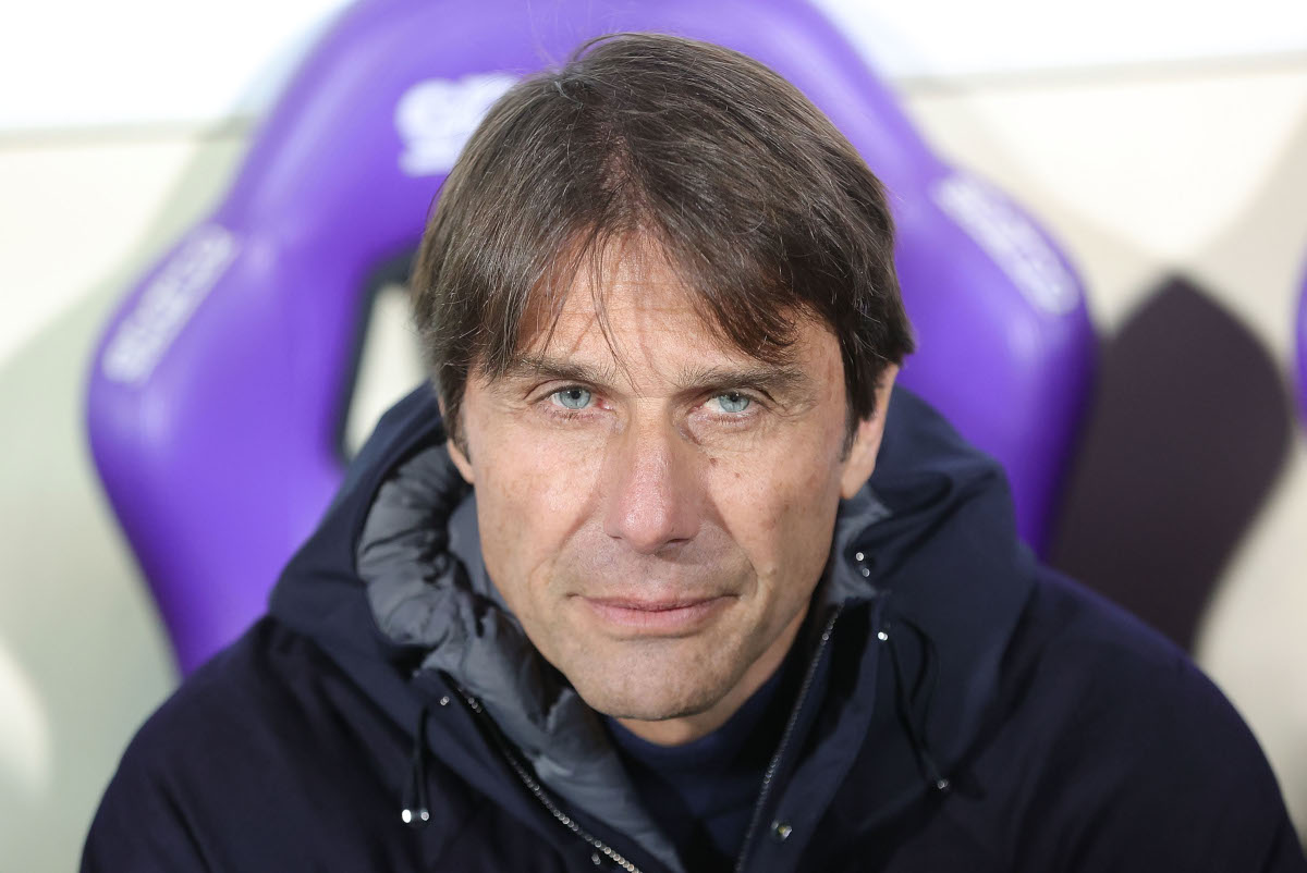 FLORENCE, ITALY - JANUARY 4: Antonio Conte manager of SSC Napoli looks on during the Serie A match between Fiorentina and Napoli at Stadio Artemio Franchi on January 4, 2025 in Florence, Italy. (Photo by Gabriele Maltinti/Getty Images)