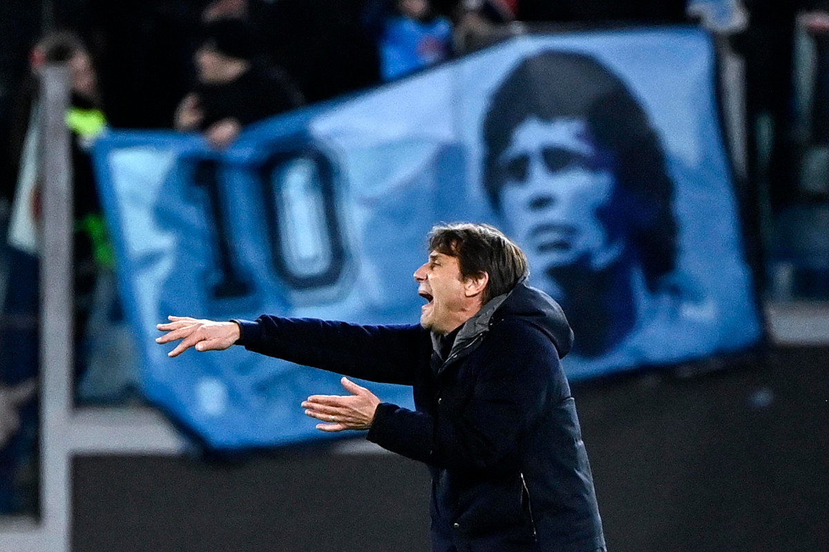 epa11898868 Napoli's head coach Antonio Conte during the Serie A soccer match between SS Lazio and SSC Napoli at the Olimpico stadium in Rome, Italy, 15 February 2025. EPA-EFE/Riccardo Antimiani