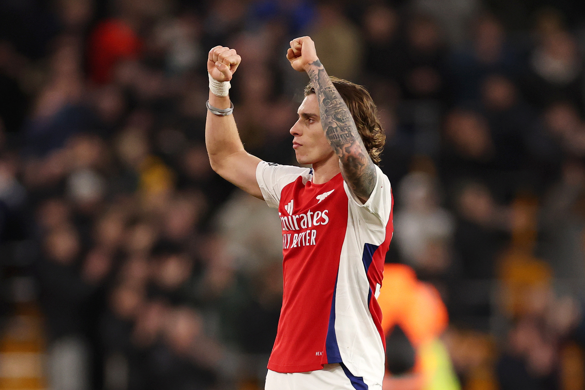 Riccardo Calafiori of Arsenal celebrates at full-time following the team's victory in the Premier League match between Wolverhampton Wanderers FC and Arsenal FC at Molineux on January 25, 2025 in Wolverhampton, England. (Photo by Naomi Baker/Getty Images)
