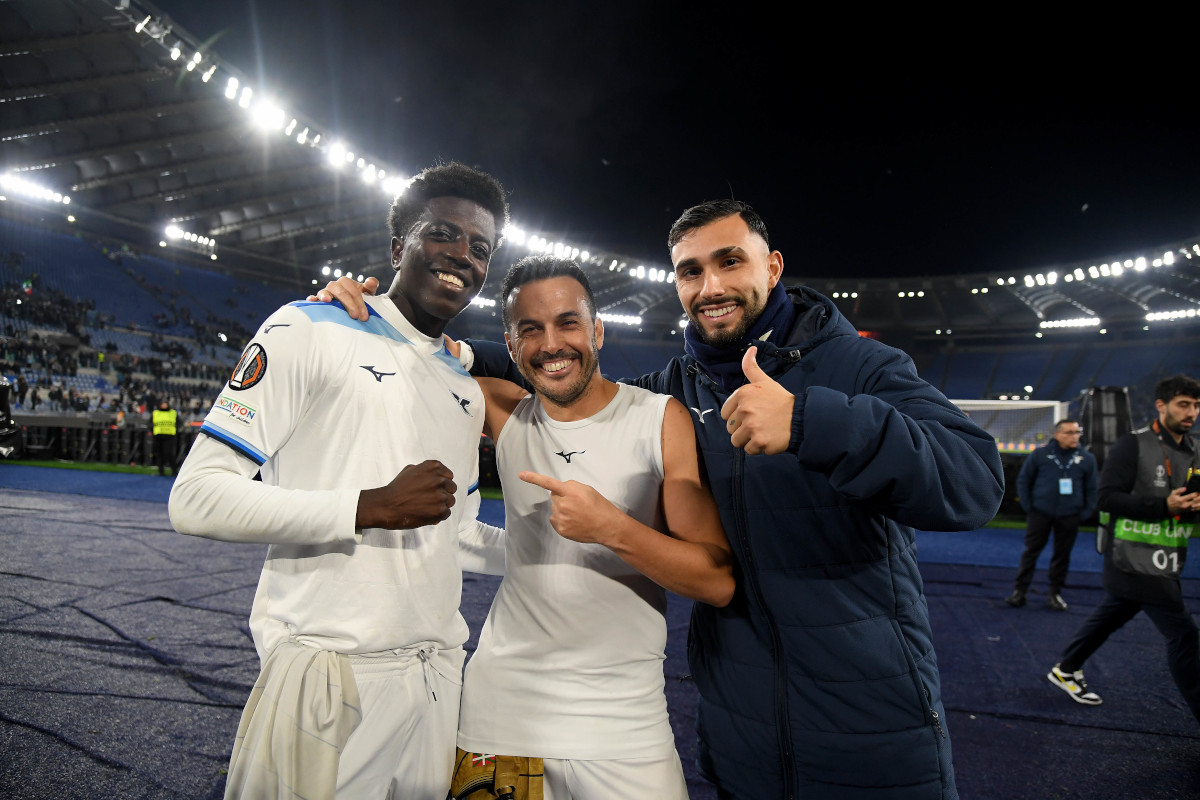 ROME, ITALY - JANUARY 23: Mahamadou Balde, Pedro Rodrigo and Valentin Castellanos of SS Lazio celebrate a victory the UEFA Europa League 2024/25 League Phase MD7 match between S.S. Lazio and Real Sociedad de Futbol at Stadio Olimpico on January 23, 2025 in Rome, Italy. (Photo by Marco Rosi - SS Lazio/Getty Images)