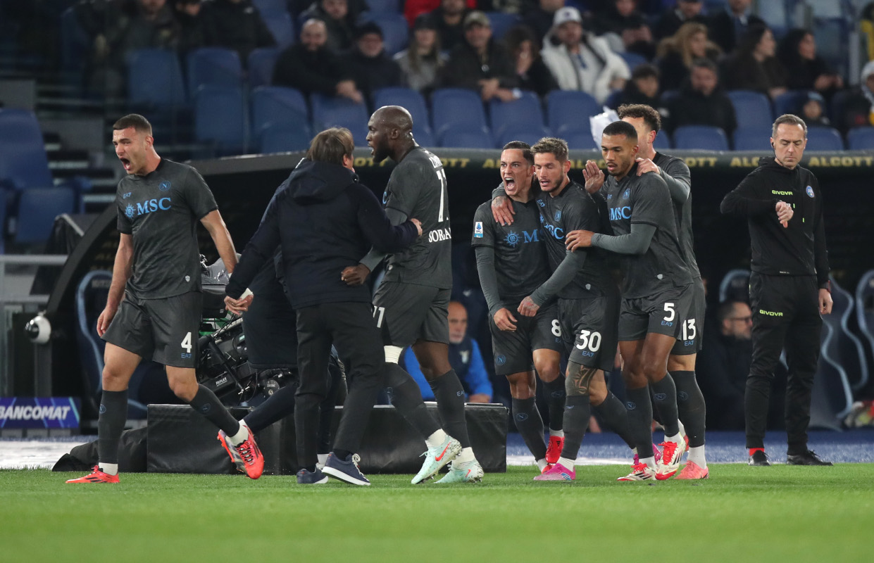 ROME, ITALY - FEBRUARY 15: Giacomo Raspadori of Napoli celebrates scoring his team's first goal with teammates during the Serie A match between SS Lazio and Napoli at Stadio Olimpico on February 15, 2025 in Rome, Italy. (Photo by Paolo Bruno/Getty Images)