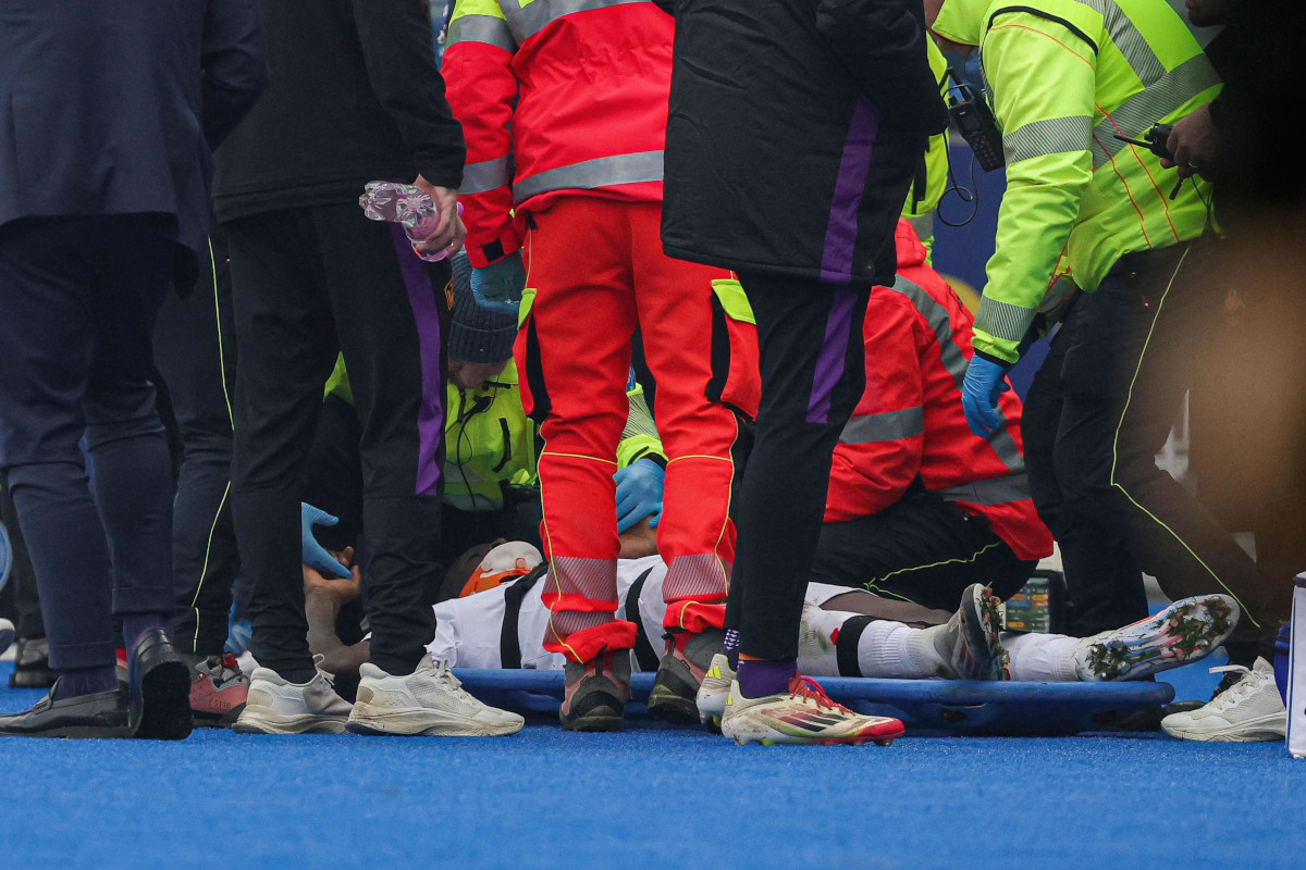 epa11918542 Fiorentina's Moise Kean injured during the Italian Serie A soccer match Hellas Verona FC vs Fiorentina at Marcantonio Bentegodi Stadium in Verona, Italy, 23 February 2025. EPA-EFE/Emanuele Pennnacchio