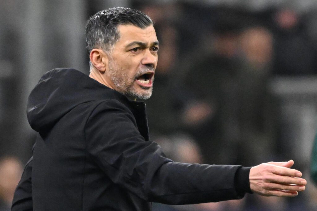 epa11905993 AC Milan’s head coach Sergio Conceicao gives instructions during the UEFA Champions League knockout phase play-offs 2st leg match between AC Milan and Feyenoord at the Giuseppe Meazza Stadium in Milan, Italy, 18 February 2025. EPA-EFE/DANIEL DAL ZENNARO
