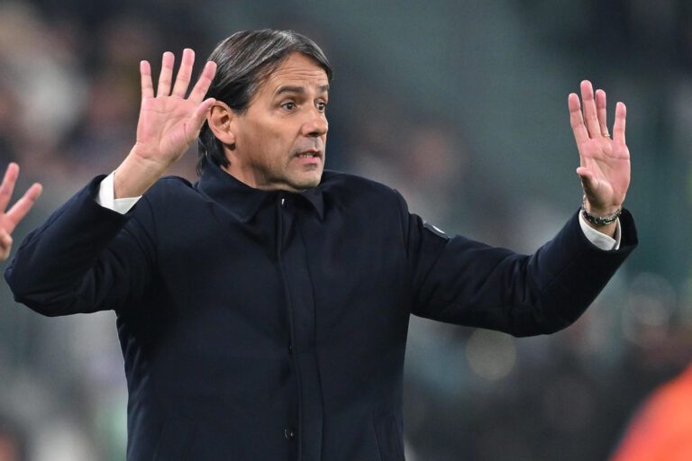 epa11901815 Inter coach Simone Inzaghi gestures during the Italian Serie A soccer match Juventus FC vs Inter FC at the Allianz Stadium in Turin, Italy, 16 February 2025. EPA-EFE/ALESSANDRO DI MARCO