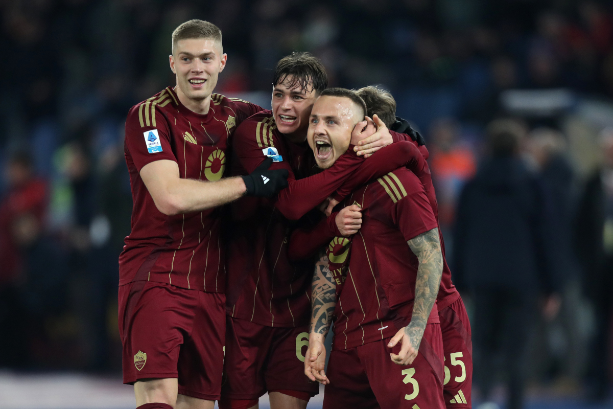 ROME, ITALY - FEBRUARY 02: Angelino of AS Roma celebrates scoring his team's first goal with teammates during the Serie A match between AS Roma and Napoli at Stadio Olimpico on February 02, 2025 in Rome, Italy. (Photo by Paolo Bruno/Getty Images)