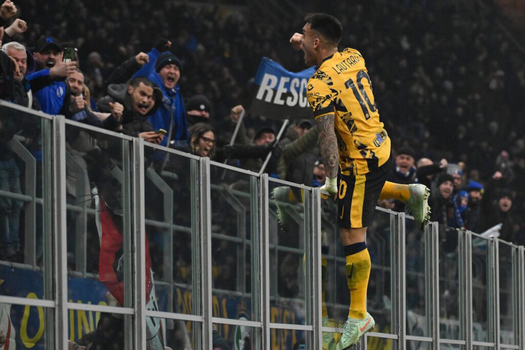 epa11916936 Inter Milan’s Lautaro Martinez celebrates after scoring the 1-0 goal during the Italian Seria A soccer match between Inter Milan and Genoa, in Milan, Italy, 22 February 2025. EPA-EFE/DANIEL DAL ZENNARO
