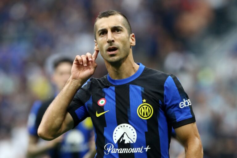 MILAN, ITALY - SEPTEMBER 16: Henrikh Mkhitaryan of Inter Milan celebrates after scoring their sides first goal during the Serie A TIM match between FC Internazionale and AC Milan at Stadio Giuseppe Meazza on September 16, 2023 in Milan, Italy. (Photo by Marco Luzzani/Getty Images)