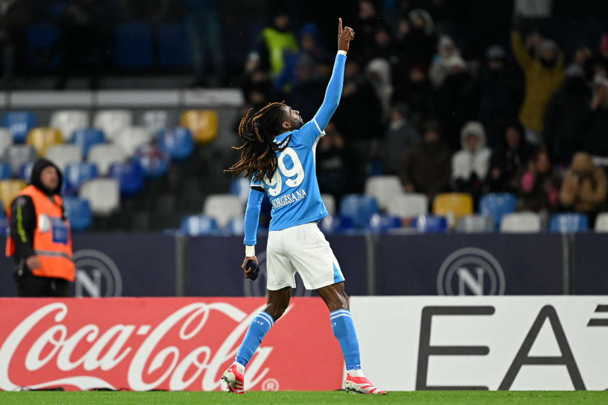 NAPLES, ITALY - JANUARY 12: Frank Anguissa of Napoli celebrates after scoring his side second goal during the Serie A match between Napoli and Verona at Stadio Diego Armando Maradona on January 12, 2025 in Naples, Italy. (Photo by Francesco Pecoraro/Getty Images)