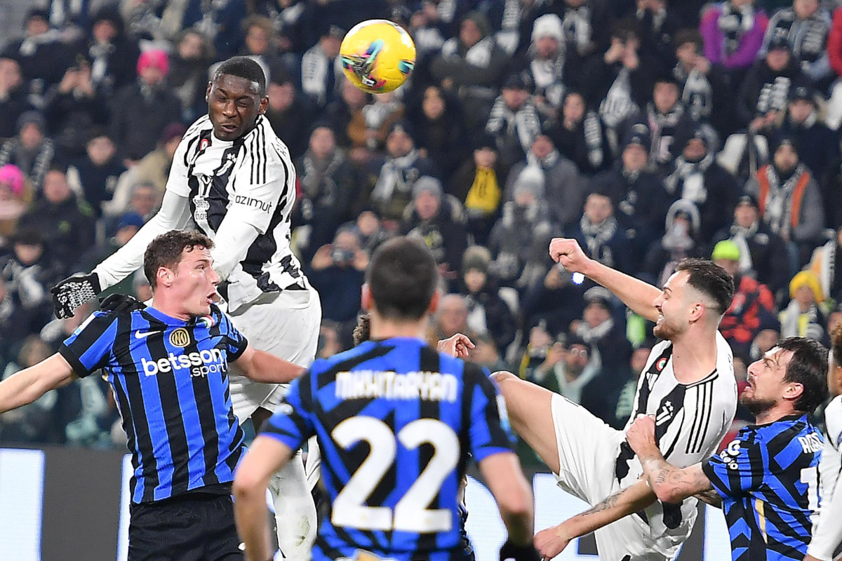 epa11901923 Juventus' Randal Kolo Muani in action during the Italian Serie A soccer match Juventus FC vs Inter FC at the Allianz Stadium in Turin, Italy, 16 February 2025. EPA-EFE/ALESSANDRO DI MARCO