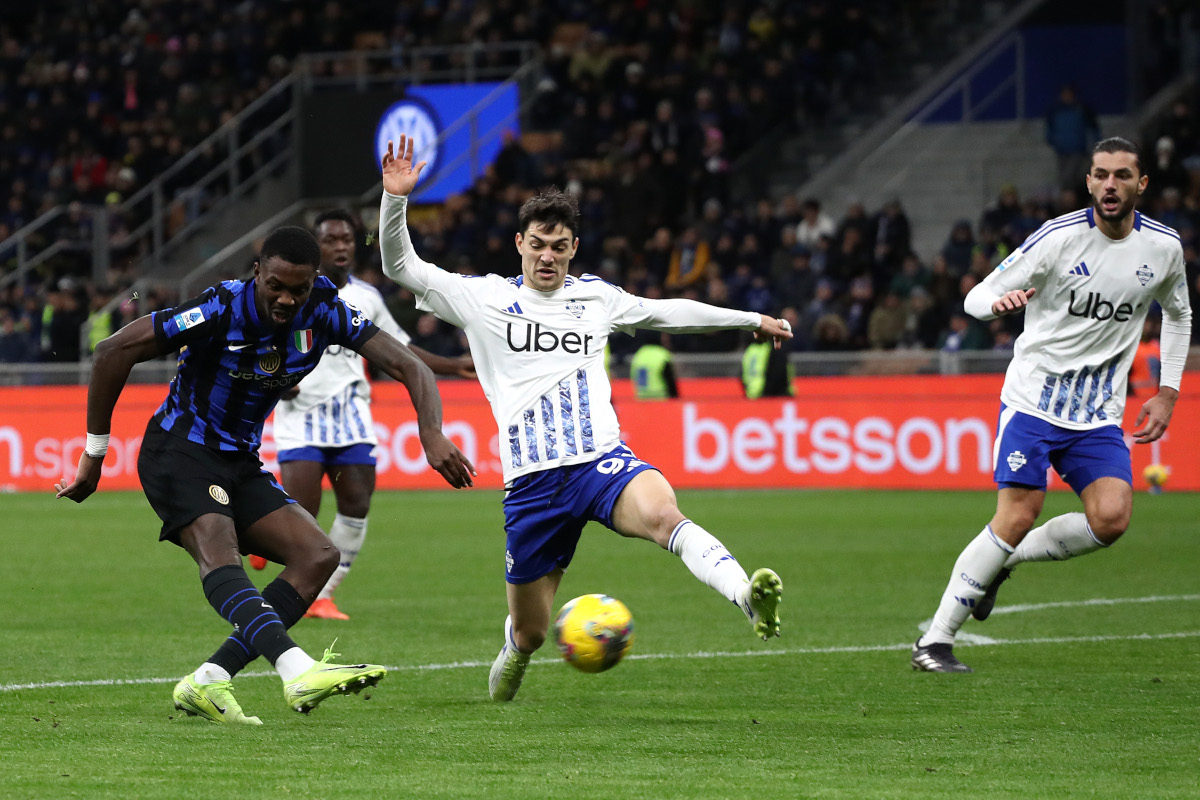 MILAN, ITALY - DECEMBER 23: Marcus Thuram of FC Internazionale scores his team's second goal during the Serie A match between FC Internazionale and Como at Stadio Giuseppe Meazza on December 23, 2024 in Milan, Italy. (Photo by Marco Luzzani/Getty Images)