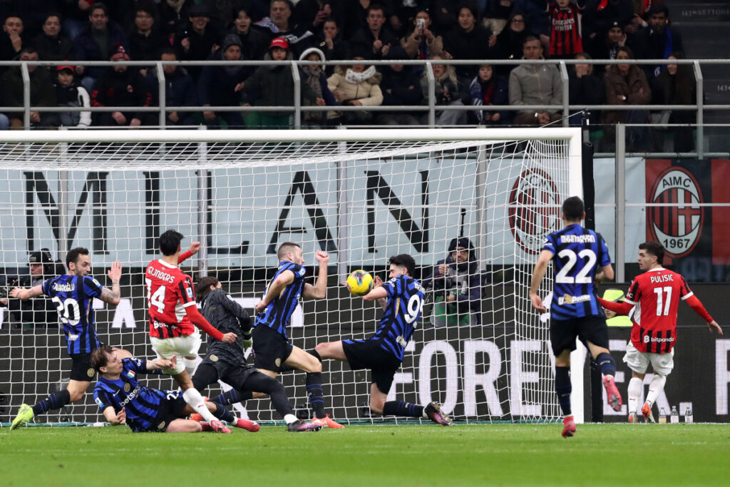 MILAN, ITALY - FEBRUARY 02: Tijjani Reijnders of AC Milan scores his team's first goal during the Serie A match between AC Milan and FC Internazionale at Stadio Giuseppe Meazza on February 02, 2025 in Milan, Italy. (Photo by Marco Luzzani/Getty Images)