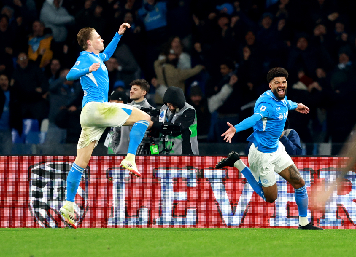 NAPLES, ITALY - MARCH 01: Philip Billing of Napoli celebrates after scoring his team's equalizing goal during the Serie A match between Napoli and FC Internazionale at Stadio Diego Armando Maradona on March 01, 2025 in Naples, Italy. (Photo by Francesco Pecoraro/Getty Images)