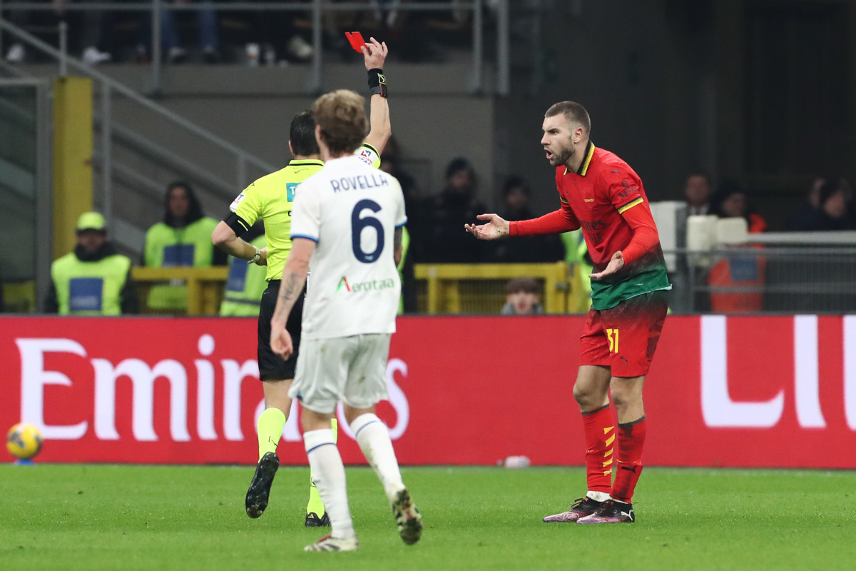 MILAN, ITALY - MARCH 02: Strahinja Pavlovic of AC Milan is shown a red card by Referee Gianluca Manganiello during the Serie A match between AC Milan and SS Lazio at Stadio Giuseppe Meazza on March 02, 2025 in Milan, Italy. (Photo by Marco Luzzani/Getty Images)