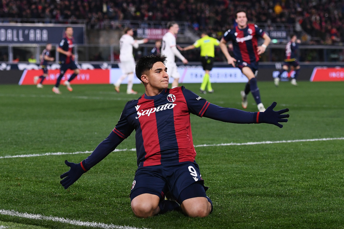 BOLOGNA, ITALY - FEBRUARY 27: Santiago Castro of Bologna celebrates scoring his team's first goal during the Serie A match between Bologna and AC Milan at Stadio Renato Dall'Ara on February 27, 2025 in Bologna, Italy. (Photo by Alessandro Sabattini/Getty Images)