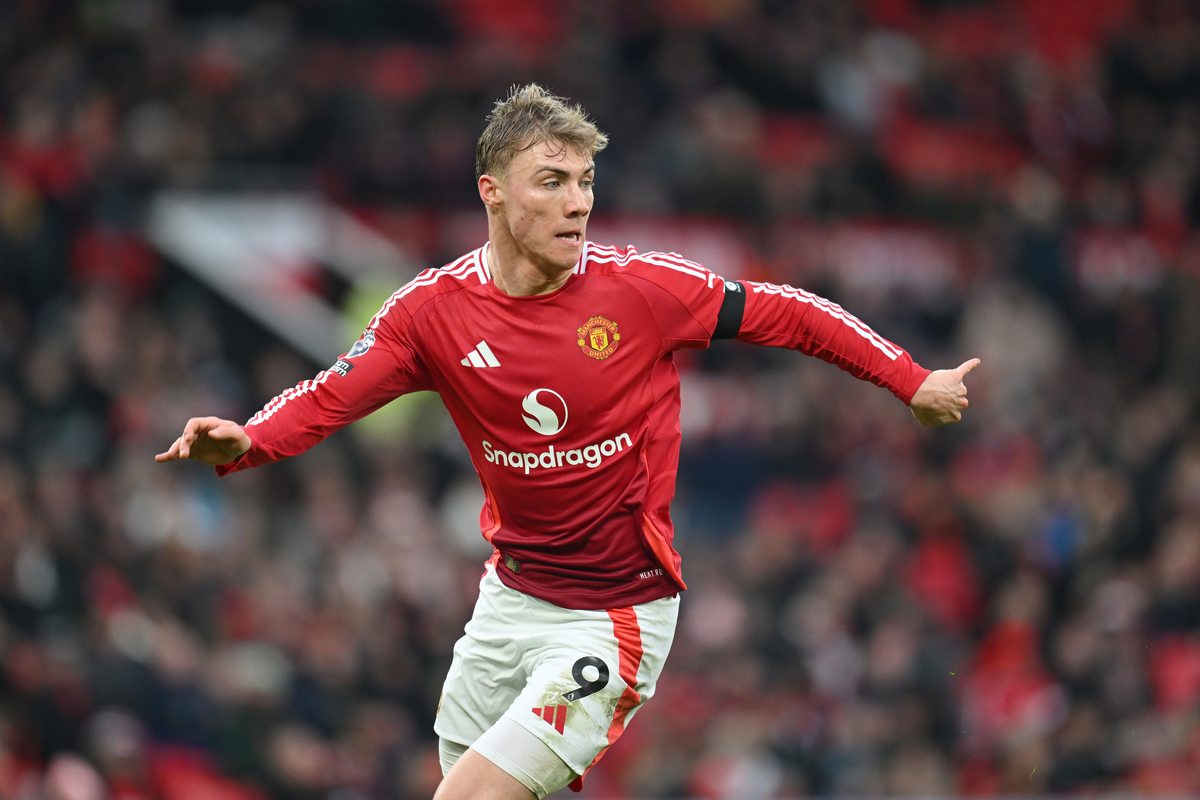MANCHESTER, ENGLAND - FEBRUARY 02: Rasmus Hojlund of Manchester United in action during the Premier League match between Manchester United FC and Crystal Palace FC at Old Trafford on February 02, 2025 in Manchester, England. (Photo by Michael Regan/Getty Images) (Inter links)