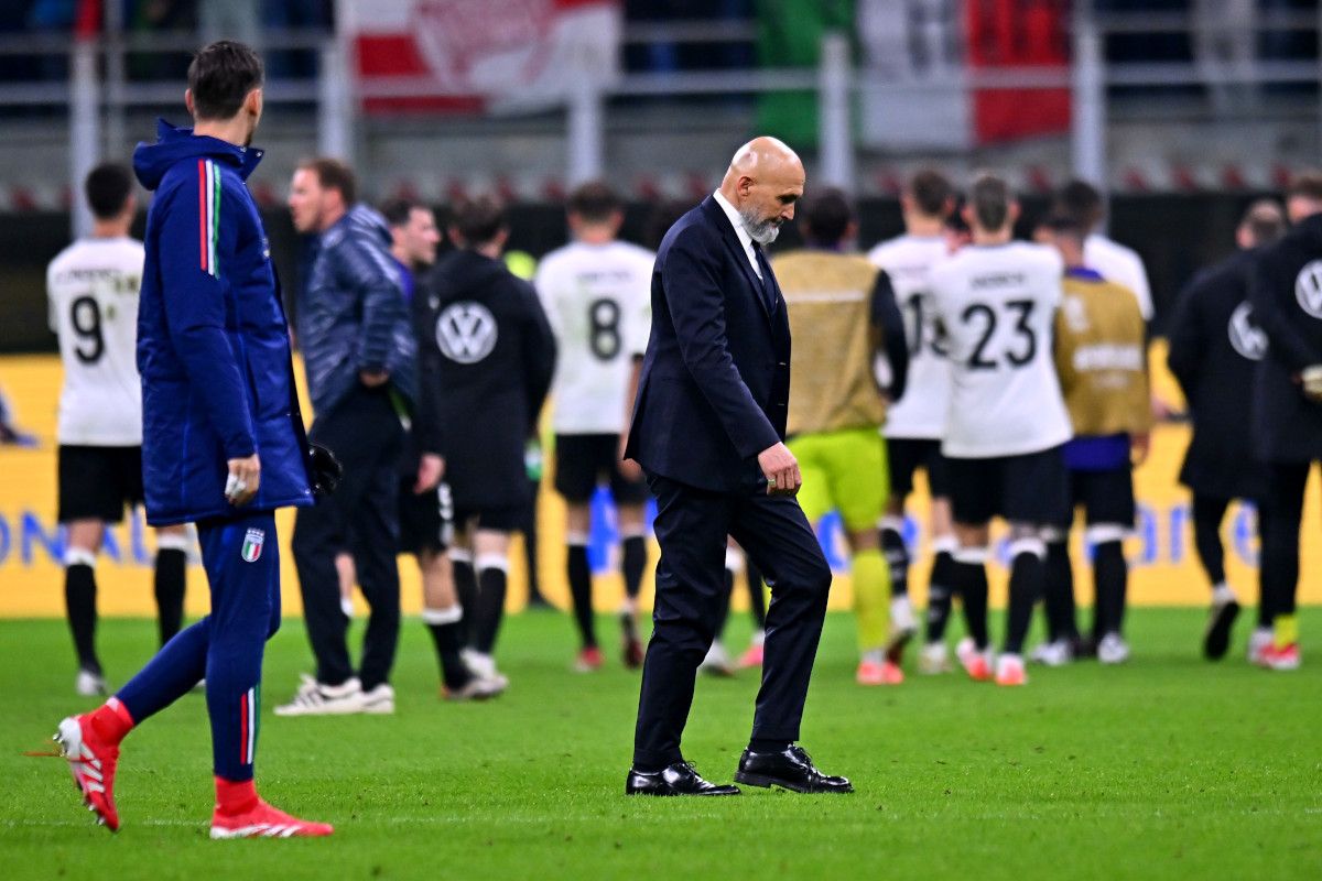 MILAN, ITALY - MARCH 20: Luciano Spalletti, Head Coach of Italy, looks dejected after the team's defeat in the UEFA Nations League quarterfinal leg one match between Italy and Germany at Stadio San Siro on March 20, 2025 in Milan, Italy. (Photo by Alessandro Sabattini/Getty Images)