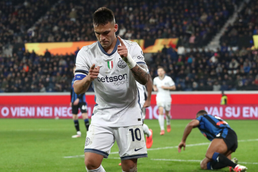 BERGAMO, ITALY - MARCH 16: Lautaro Martinez of FC Internazionale celebrates scoring his team's second goal during the Serie A match between Atalanta and FC Internazionale at Gewiss Stadium on March 16, 2025 in Bergamo, Italy. (Photo by Marco Luzzani/Getty Images)