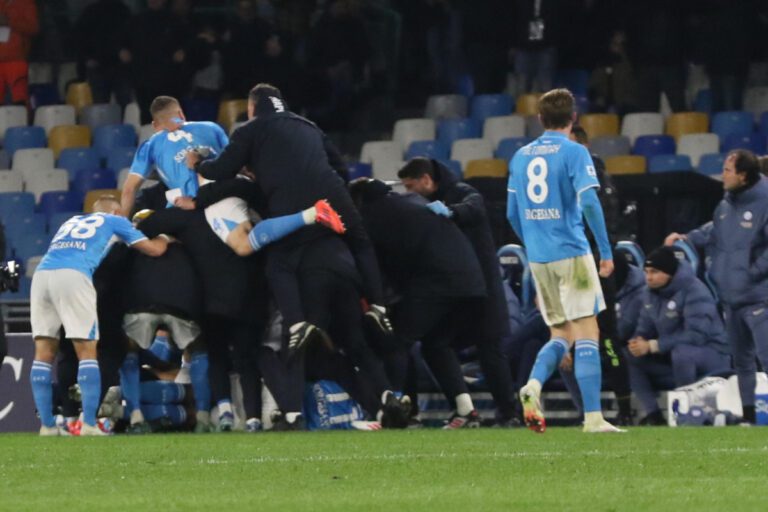 epa11933178 Napoli's midfielder Philip Billing celebrates after scoring a goal during the Italian Serie A soccer match SSC Napoli vs Inter FC at Diego Armando Maradona stadium in Naples, Italy, 01 March 2025. EPA-EFE/CESARE ABBATE