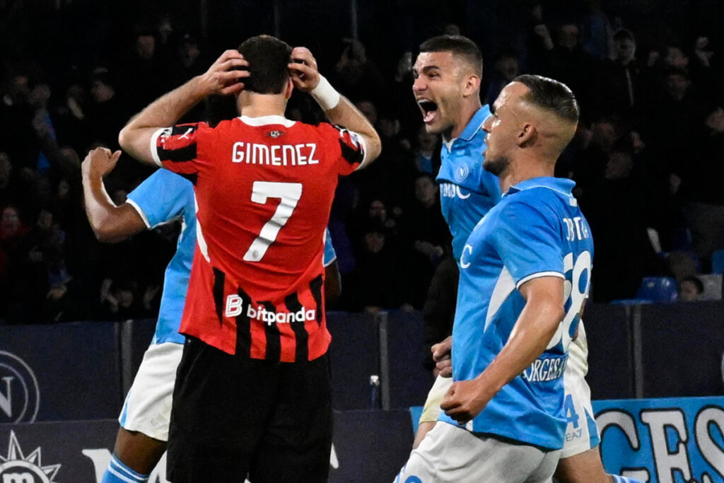 epa12000154 Milans forward Santiago Gimenez reacts after missing to score from the penalty spot during the Italian Serie A soccer match SSC Napoli vs AC Milan at Diego Armando Maradona stadium in Naples, Italy, 30 March 2025. EPA-EFE/CIRO FUSCO