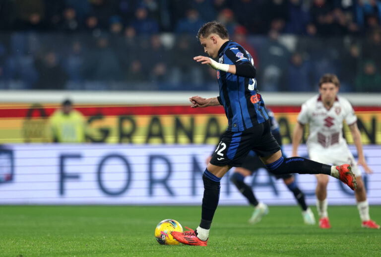 BERGAMO, ITALY - FEBRUARY 01: Mateo Retegui of Atalanta takes a penalty kick during the Serie A match between Atalanta and Torino at Gewiss Stadium on February 01, 2025 in Bergamo, Italy. (Photo by Francesco Scaccianoce/Getty Images)