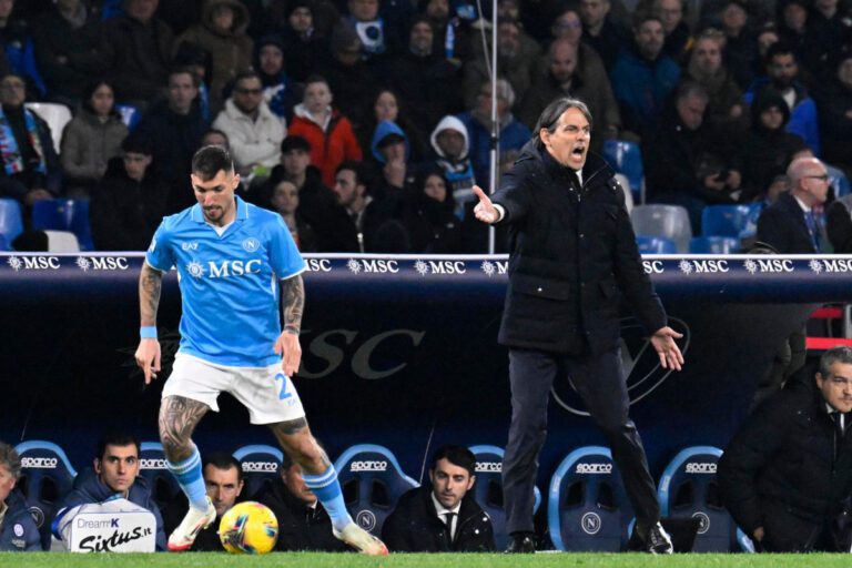 epa11933090 Inters head coach Simone Inzaghi reacts during the Italian Serie A soccer match SSC Napoli vs Inter FC at Diego Armando Maradona stadium in Naples, Italy, 01 March 2025. EPA-EFE/CIRO FUSCO