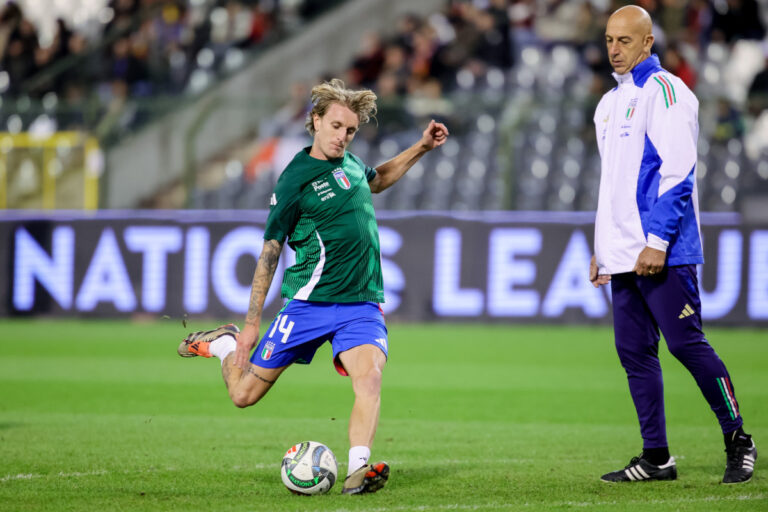 epa11721354 Nicolo Rovella of Italy warms up ahead of the UEFA Nations League soccer match between Belgium and Italy in Brussels, Belgium, 14 November 2024. EPA-EFE/OLIVIER MATTHYS (Milan recommendation)