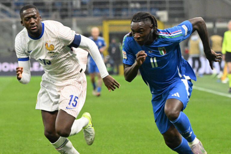 epa11726596 Italy’s forward Moise Kean (R) and France’s defender Ibrahima Konate struggle for the ball during the UEFA Nations League soccer match between Italy and France at the Giuseppe Meazza stadium in Milan, Italy, 17 November 2024. EPA-EFE/DANIEL DAL ZENNARO