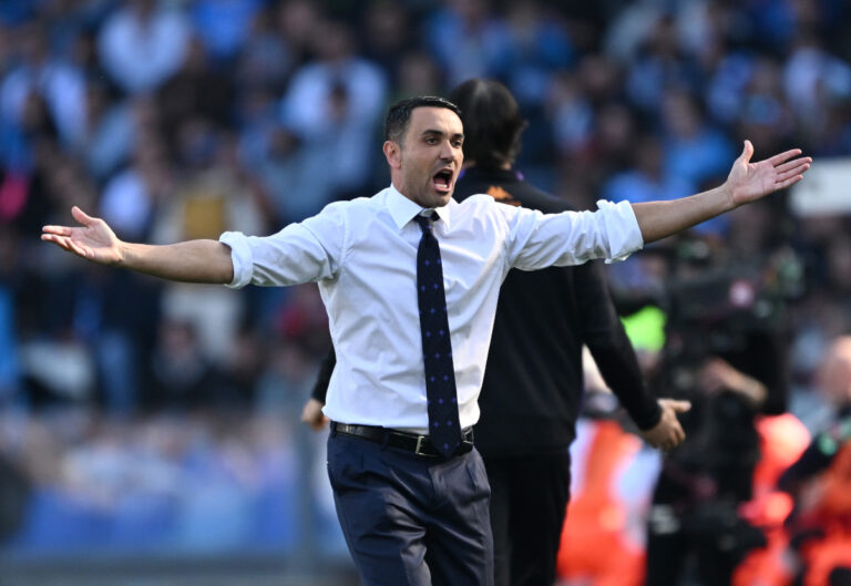 NAPLES, ITALY - MARCH 09: Raffaele Palladino, Head Coach of Fiorentina, reacts during the Serie A match between Napoli and Fiorentina at the Stadio Diego Armando Maradona on March 09, 2025 in Naples, Italy. (Photo by Francesco Pecoraro/Getty Images)