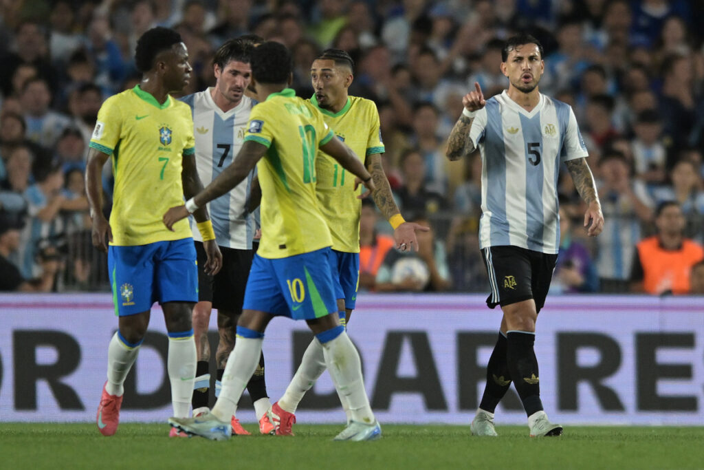 BUENOS AIRES, ARGENTINA - MARCH 25: Leandro Paredes of Argentina argues with Rodrygo of Brazil during the South of American FIFA World Cup 2026 Qualifier between Argentina and Brazil at Estadio Más Monumental Antonio Vespucio Liberti on March 25, 2025 in Buenos Aires, Argentina. (Photo by Marcelo Endelli/Getty Images)
