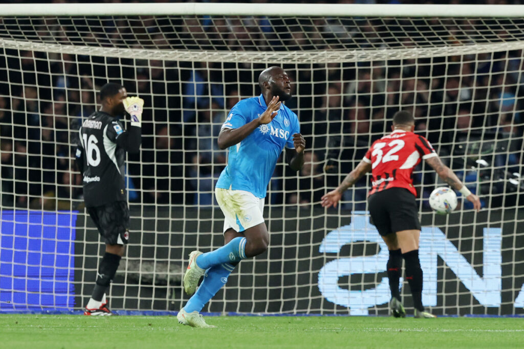 NAPOLI, ITALY – MARCH 30: Romelu Lukaku of Napoli celebrates after scoring his side second goal during the Serie A match between Napoli and AC Milan at Stadio Diego Armando Maradona on March 30, 2025 in Napoli, Italy. (Photo by Francesco Pecoraro/Getty Images)