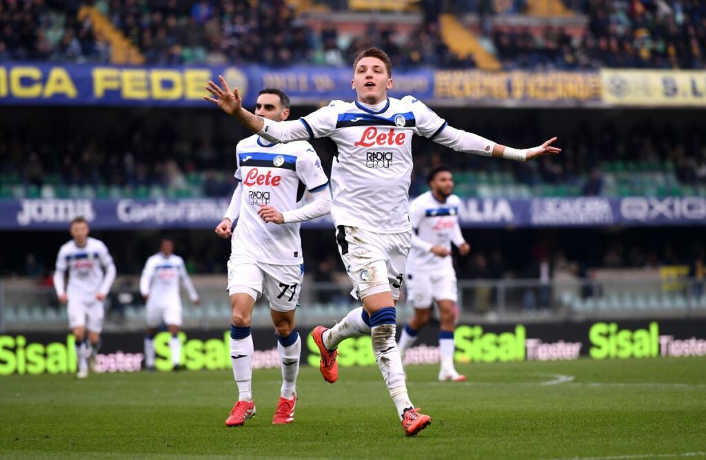 VERONA, ITALY - FEBRUARY 08: Mateo Retegui of Atalanta celebrates scoring his team's fifth goal during the Serie A match between Verona and Atalanta at Stadio Marcantonio Bentegodi on February 08, 2025 in Verona, Italy. (Photo by Alessandro Sabattini/Getty Images) VERONA, ITALY - FEBRUARY 08: Mateo Retegui of Atalanta celebrates scoring his team's fifth goal during the Serie A match between Verona and Atalanta at Stadio Marcantonio Bentegodi on February 08, 2025 in Verona, Italy. (Photo by Alessandro Sabattini/Getty Images)