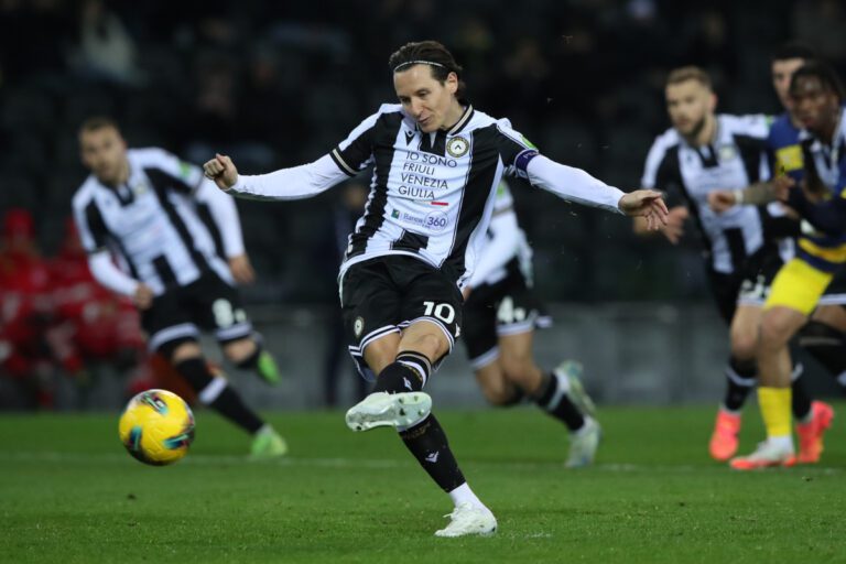 UDINE, ITALY - MARCH 01: Florian Thauvin of Udinese scores a goal from the penalty spot during the Serie A match between Udinese and Parma at Stadio Friuli on March 01, 2025 in Udine, Italy. (Photo by Timothy Rogers/Getty Images)