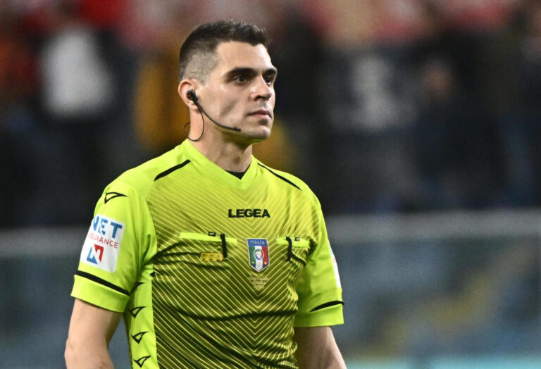 epa09931074 Refeere Simone Sozza looks on during the Italian Serie A soccer match between Genoa CFC vs Juventus FC at Luigi Ferraris stadium in Genoa, Italy, 06 May 2022. EPA-EFE/LUCA ZENNARO