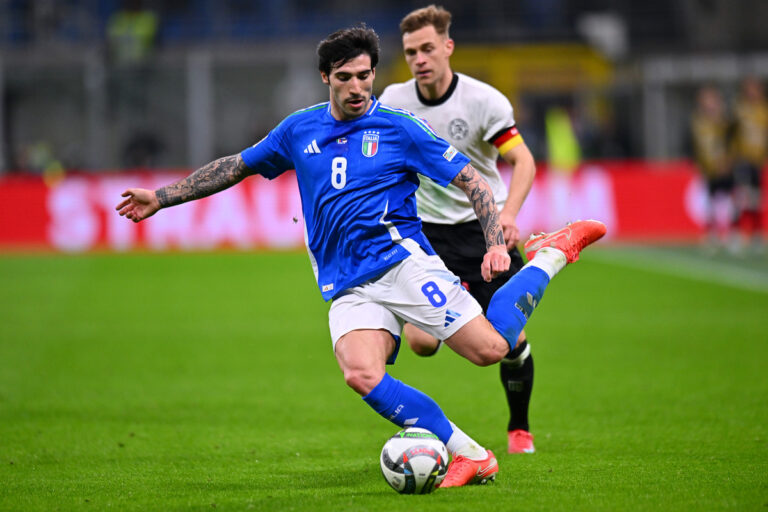 MILAN, ITALY - MARCH 20: Sandro Tonali of Italy makes a pass whilst under pressure from Joshua Kimmich of Germany during the UEFA Nations League quarterfinal leg one match between Italy and Germany at Stadio San Siro on March 20, 2025 in Milan, Italy. (Photo by Alessandro Sabattini/Getty Images)