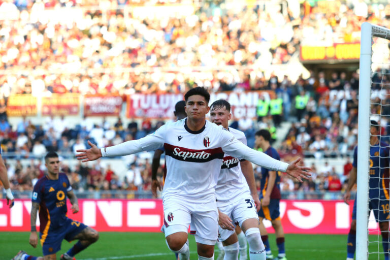 ROME, ITALY - NOVEMBER 10: Santiago Costa of Bologna celebrates after scoring the opening goal during the Serie A match between AS Roma and Bologna at Stadio Olimpico on November 10, 2024 in Rome, Italy. (Photo by Paolo Bruno/Getty Images)