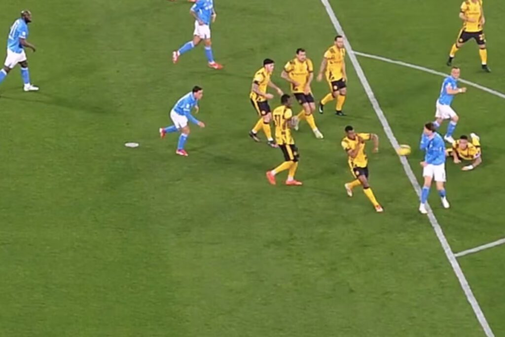 Why no penalty given on Dumfries in Napoli vs. Inter