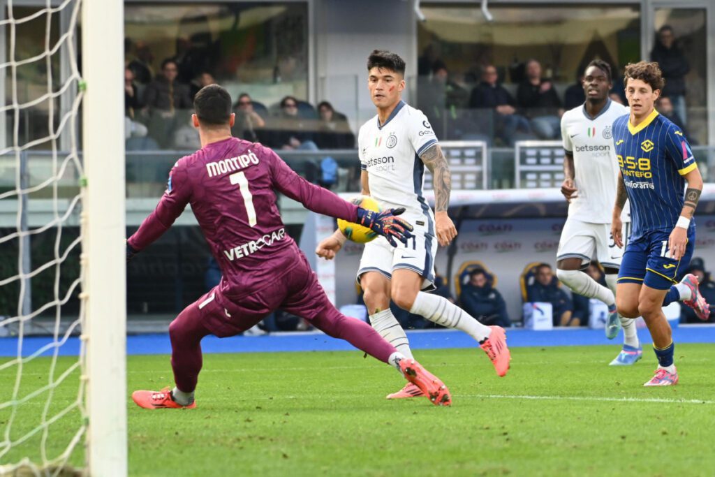 epa11736470 Inter's Joaquin Correa scores the goal 0-1 during the Italian Serie A soccer match Hellas Verona vs Inter FC at Marcantonio Bentegodi stadium in Verona, Italy, 23 November 2024. EPA-EFE/EMANUELE PENNACCHIO