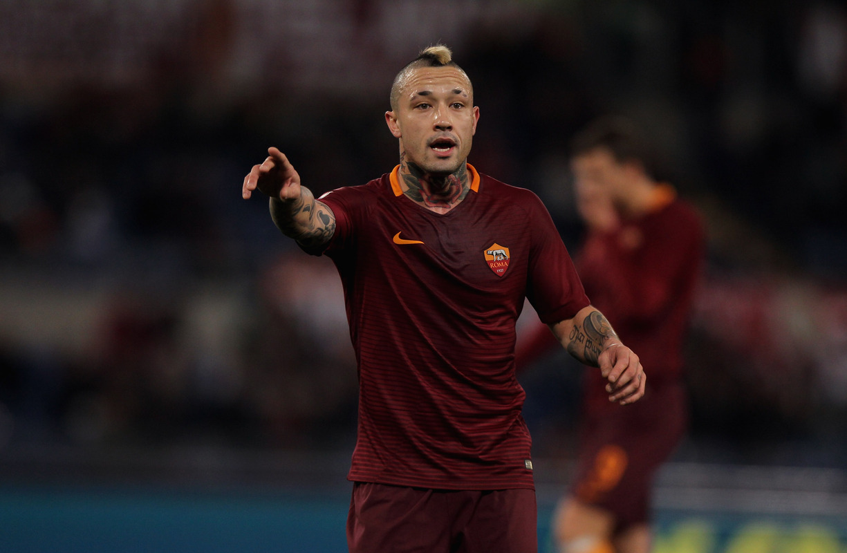 Radja Nainggolan of AS Roma gestures during the Serie A match between AS Roma and ACF Fiorentina at Stadio Olimpico on February 7, 2017 in Rome, Italy. (Photo by Paolo Bruno/Getty Images )