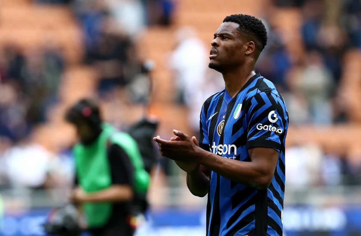 Coppa Campioni semi-final line-ups: Barcelona vs. Inter 6 MILAN, ITALY - APRIL 27: Denzel Dumfries of FC Internazionale applauds the fans after 1-0 defeat following the Serie A match between FC Internazionale and AS Roma at Stadio Giuseppe Meazza on April 27, 2025 in Milan, Italy. (Photo by Marco Luzzani/Getty Images)