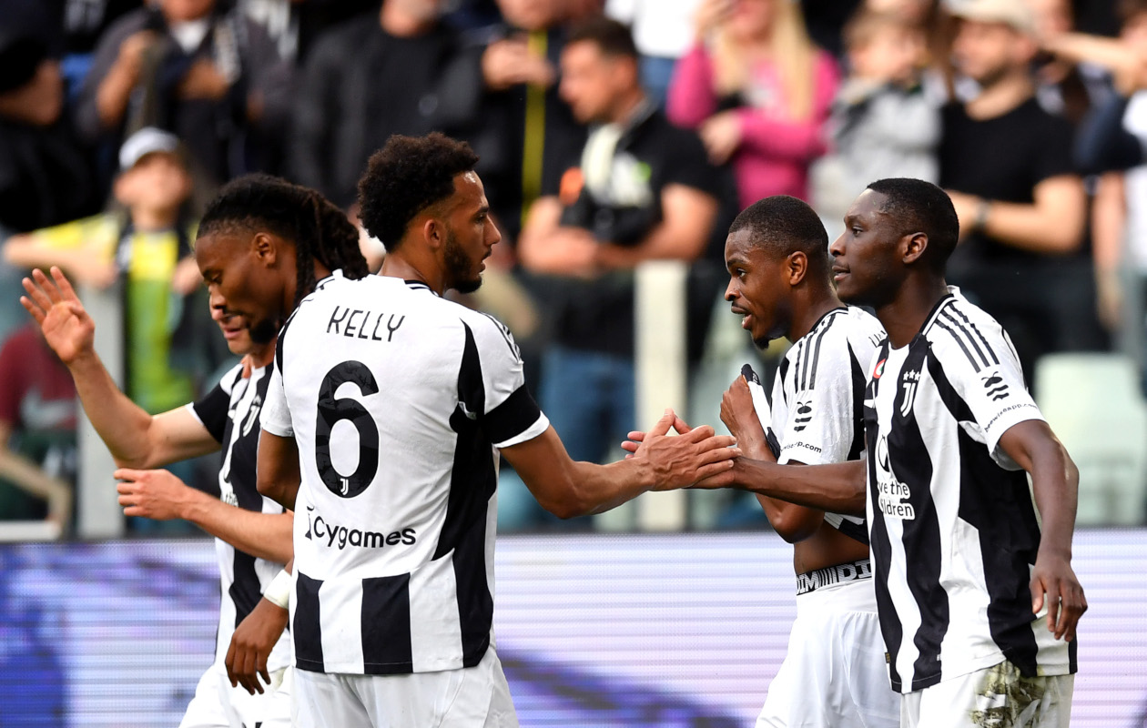 What Juventus need to secure Champions qualification this fine settimana 7 TURIN, ITALY - APRIL 27: Randal Kolo Muani of Juventus celebrates scoring his team's second goal with teammates during the Serie A match between Juventus and Monza at Allianz Stadium on April 27, 2025 in Turin, Italy. (Photo by Valerio Pennicino/Getty Images)