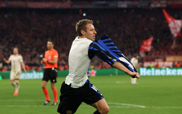 MUNICH, GERMANY - APRIL 08: Davide Frattesi of FC Internazionale celebrates scoring his team's second goal during the UEFA Champions League 2024/25 Quarter Final First Leg match between FC Bayern München and FC Internazionale Milano at Fussball Arena Muenchen on April 08, 2025 in Munich, Germany. (Photo by Alexander Hassenstein/Getty Images)