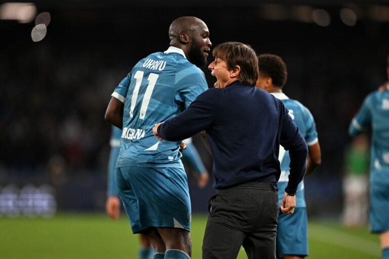 NAPLES, ITALY - APRIL 14: Romelu Lukaku of Napoli celebrates with his head coach Antonio Conte after scoring his side second goal during the Serie A match between Napoli and Empoli at Stadio Diego Armando Maradona on April 14, 2025 in Naples, Italy. (Photo by Francesco Pecoraro/Getty Images)