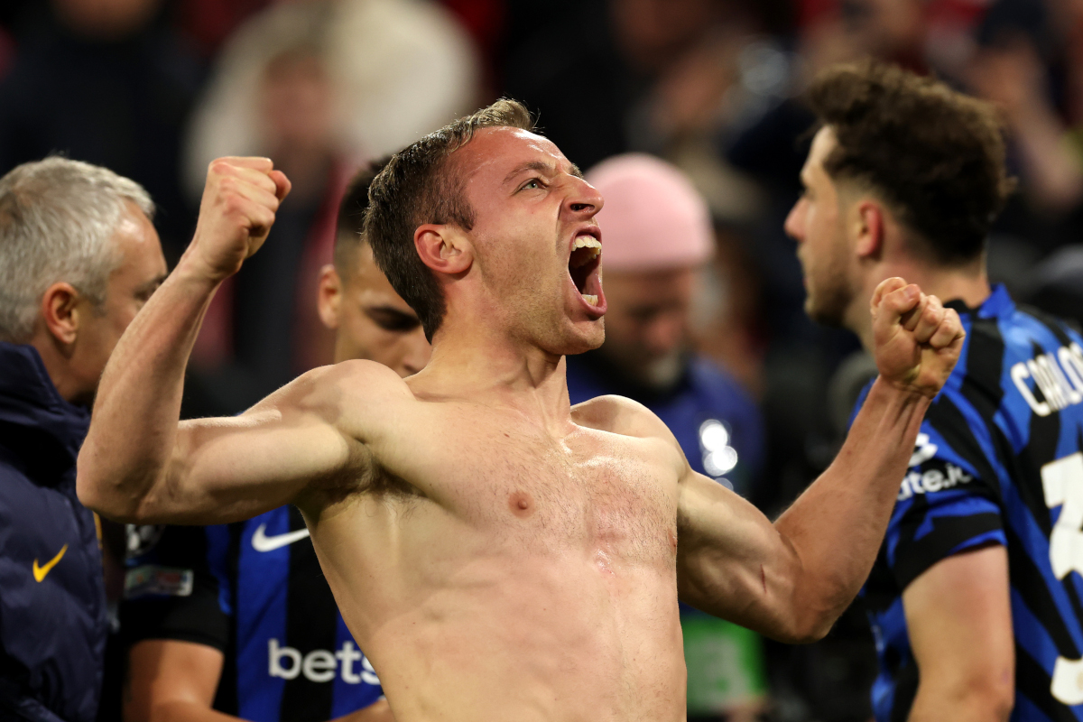 MUNICH, GERMANY - APRIL 08: Davide Frattesi of FC Internazionale celebrates scoring his team's second goal during the UEFA Champions League 2024/25 Quarter Final First Leg match between FC Bayern München and FC Internazionale Milano at Fussball Arena Muenchen on April 08, 2025 in Munich, Germany. (Photo by Alexander Hassenstein/Getty Images)