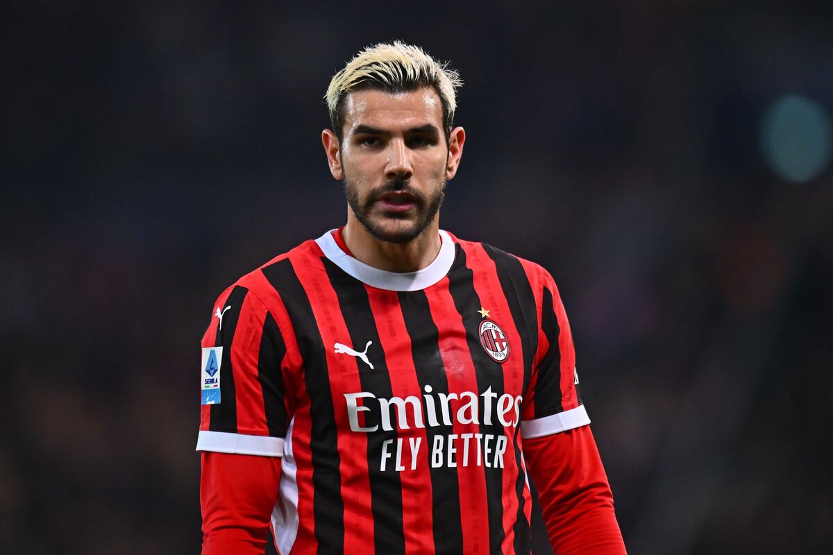 Third Serie A player snubs Al-Hilal after Osimhen and Theo 10 UDINE, ITALY - APRIL 11: Theo Hernandez of AC Milan during the Serie A match between Udinese and AC Milan at Stadio Friuli on April 11, 2025 in Udine, Italy. (Photo by Alessandro Sabattini/Getty Images) (Al-Hilal links)
